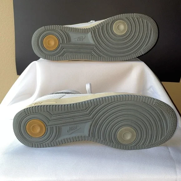 Nike Air Force One’s Men’s Size 9.5 50 Years of Hip Hop Nike AF1 Classics White - Picture 9 of 13